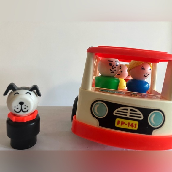 Vintage Fisher-Price mini bus with Family. - Picture 1 of 16